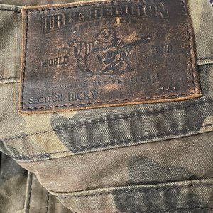 True Religion RN#112790 CA#57414 RICKY men